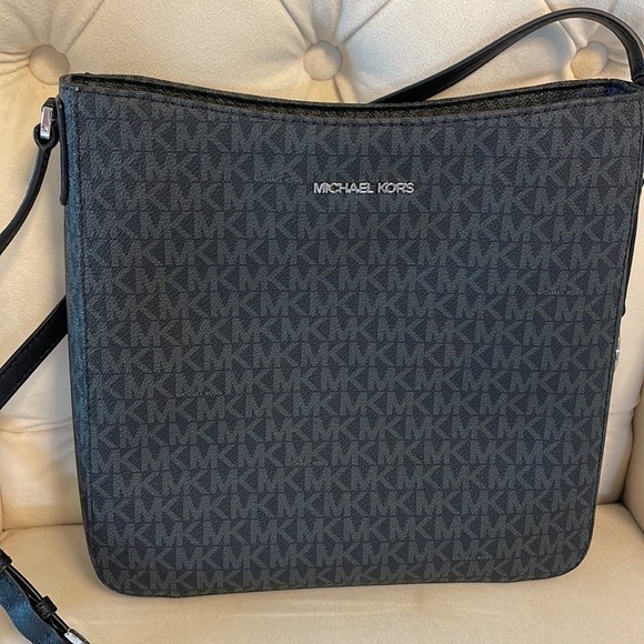 NWT MICHAEL KORS Jet Set Travel large  messenger CROSSBODY BAG blk gray pockets - Picture 1 of 17
